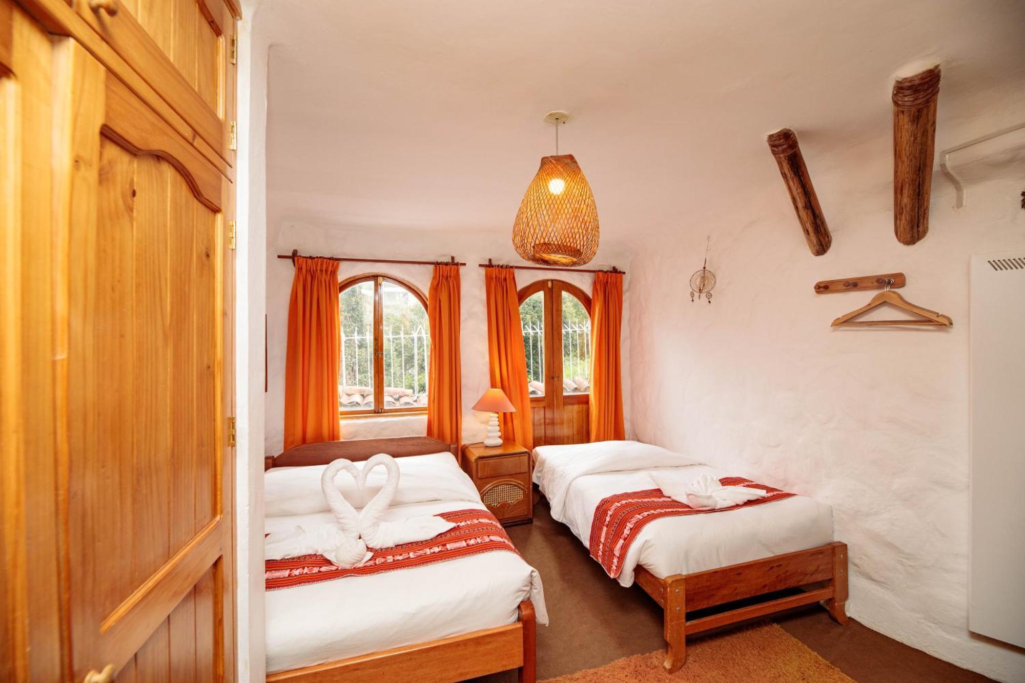 Twin Room,1634414079:JPEG