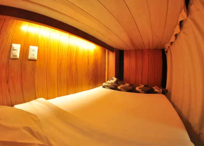Nao Victoria Hostel
